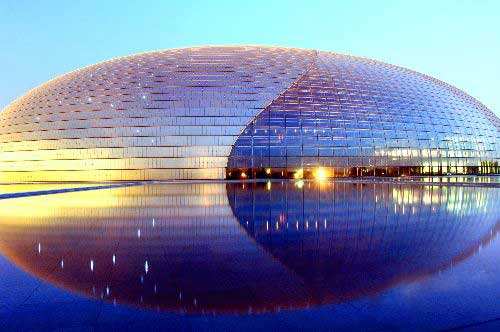 樹脂井蓋和鑄鐵井蓋各有各的優(yōu)勢(shì)，看使用場(chǎng)合來決定。